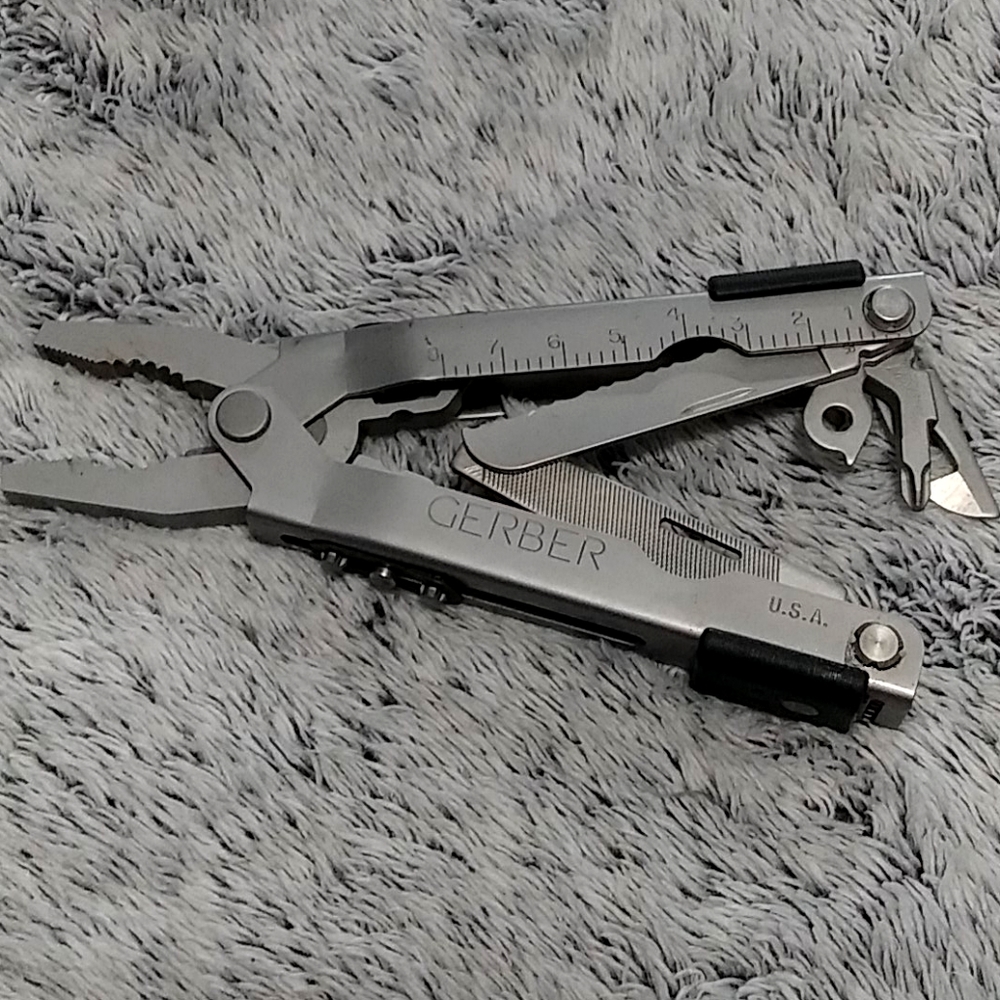 Stainless steel Gerber tool usa with pouch